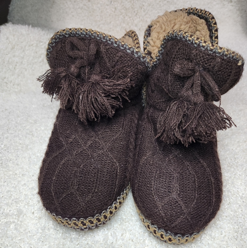 New with tags Muk Luks Slipper Boots size M (7-8)